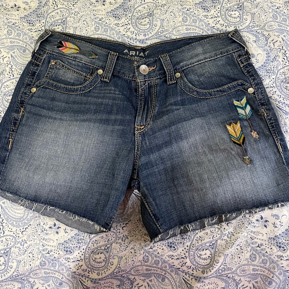 Ariat women’s denim jeans w/embroidered arrows